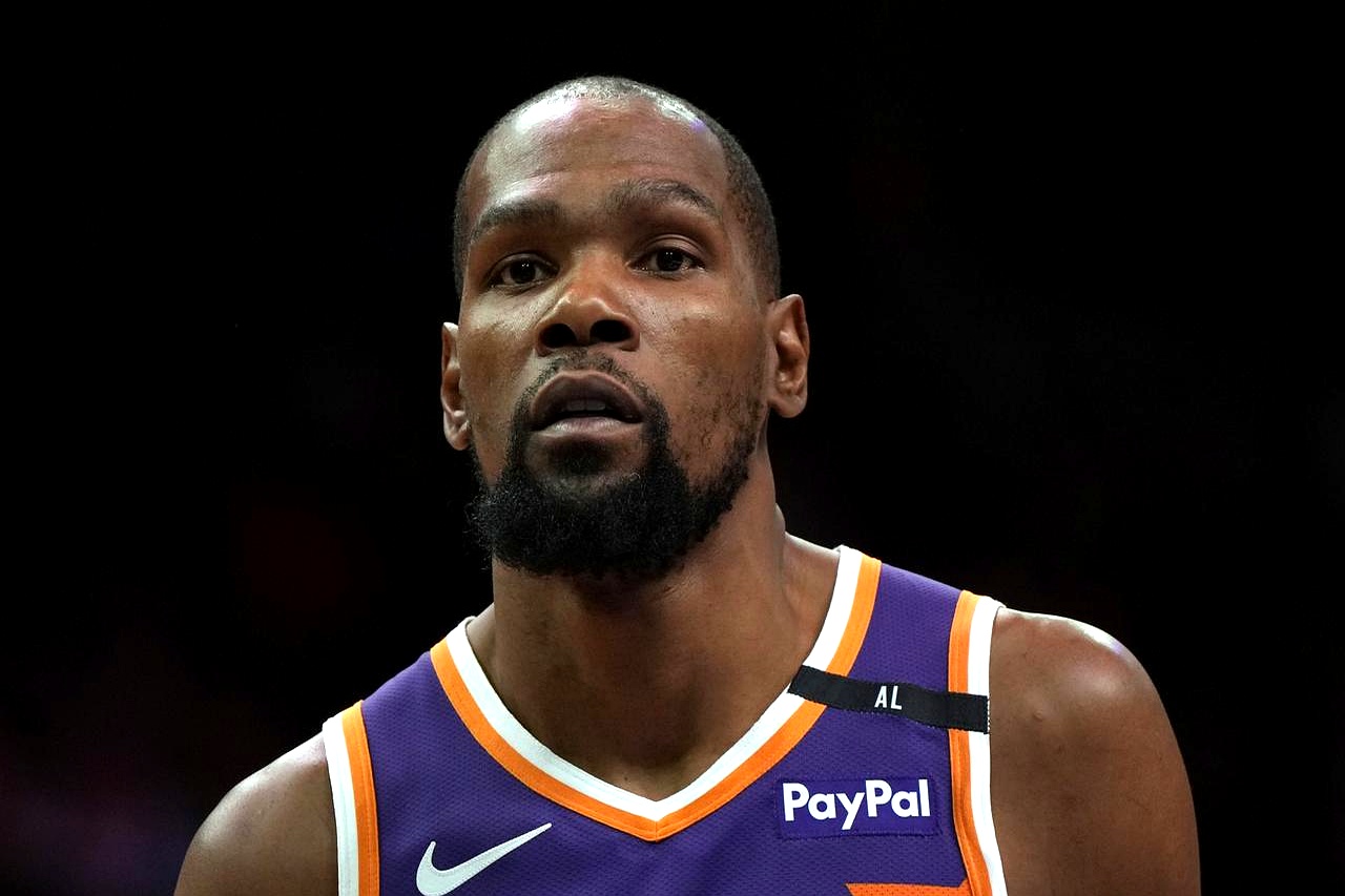 关于杜兰特在西班牙队比赛中持续失利，大比分获胜引发热议！的信息九游体育入口