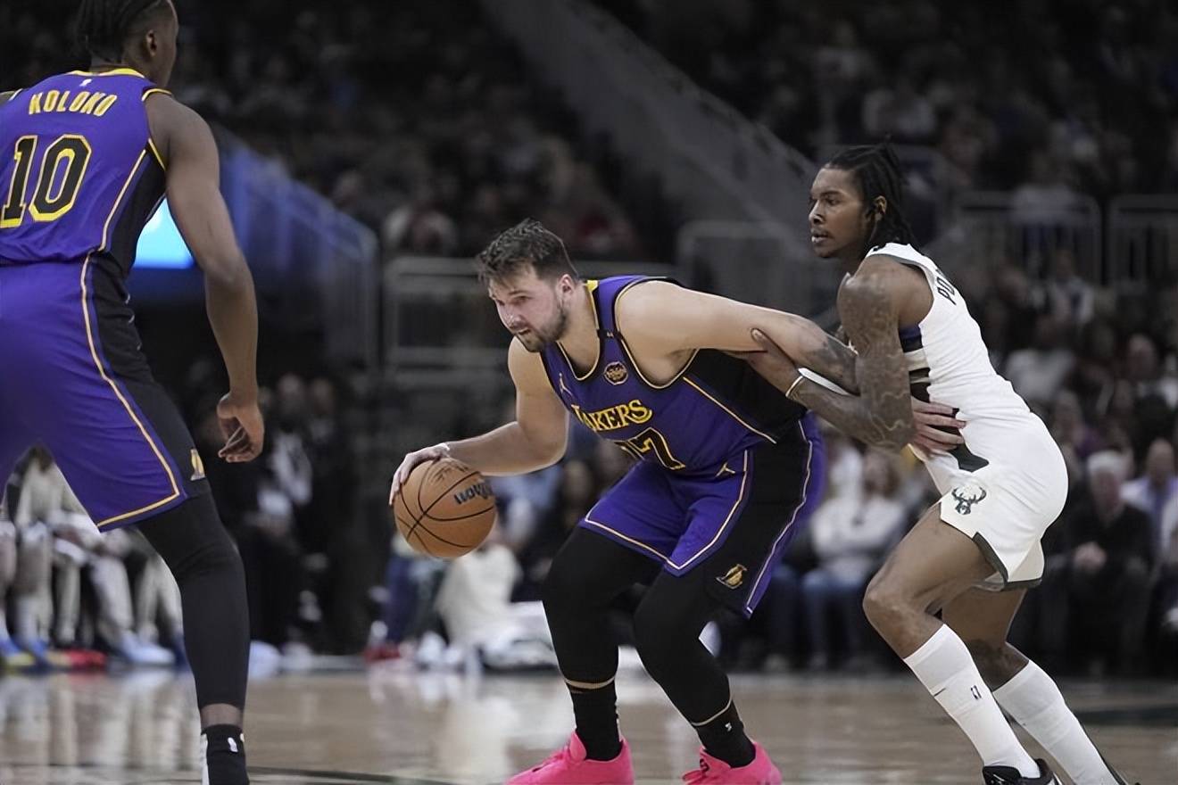  雄鹿全队 九游体育下载